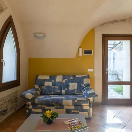 1 By Interhome דירה Tavole